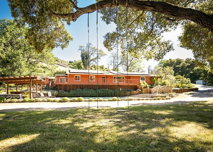 Serene Vineyard Chateau With Pool, Hot Tub, Bbq